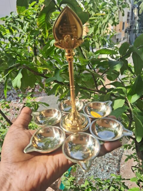 Arumuga Vilaku (6 inches)