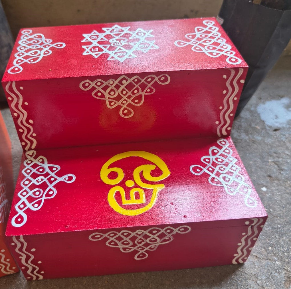 Handcrafted Golu Mini Steps (Red Colour)