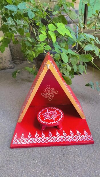 wooden Mada Vilakku triangle model